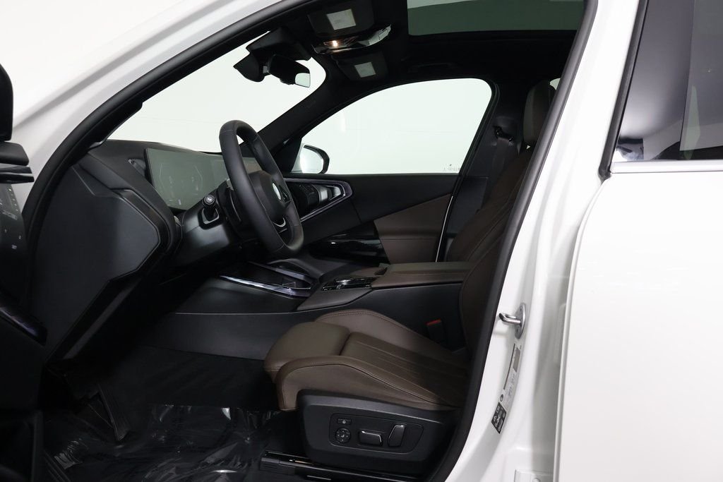 Certified Used 2026 Alpine White BMW 30 xDrive image 10
