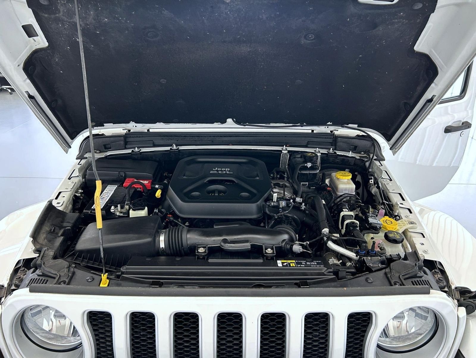 Used 2019 White Jeep Unlimited Sahara image 24