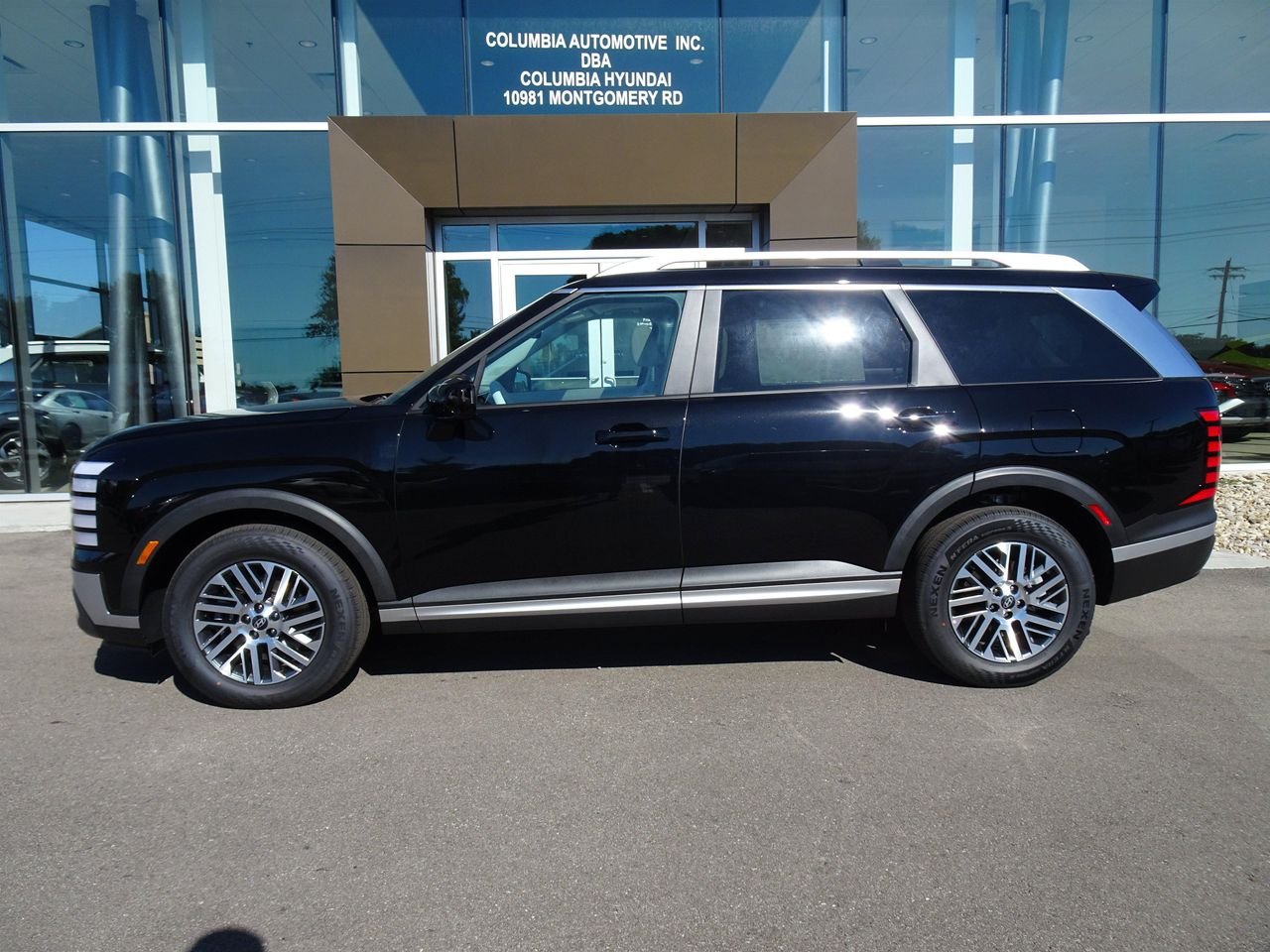 New 2026 Black Hyundai SEL AWD image 2