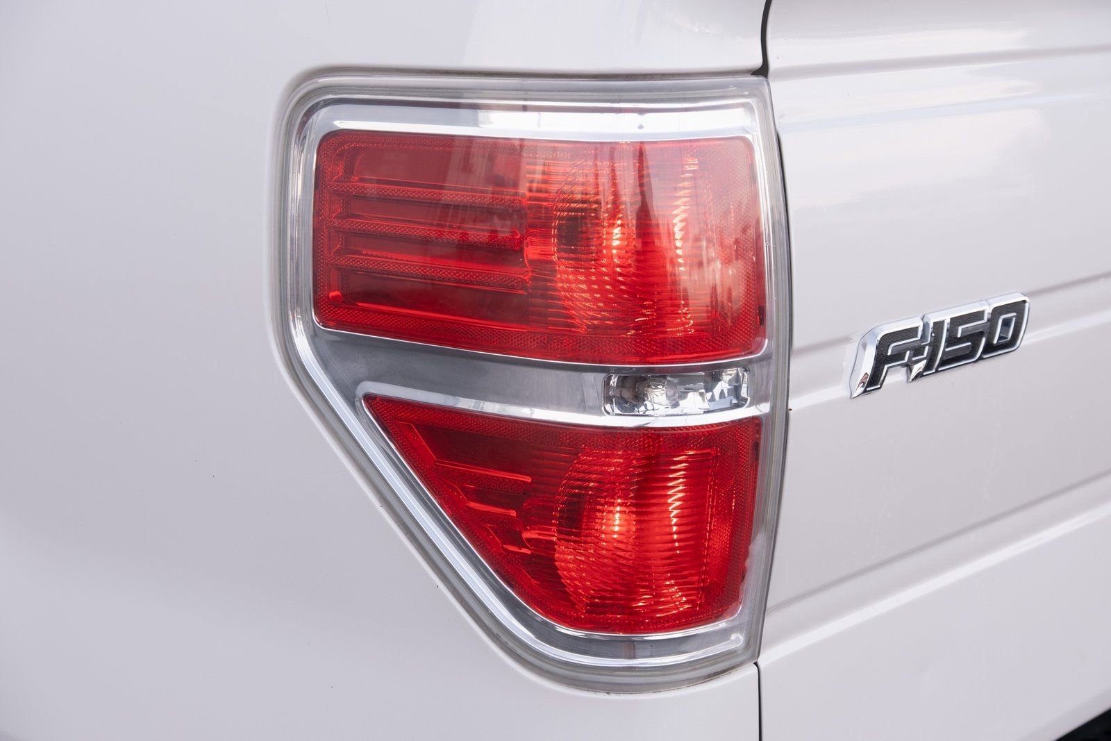 Used 2013  Ford Limited image 25