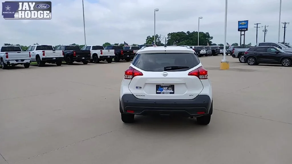 Used 2020 White Nissan SV image 8