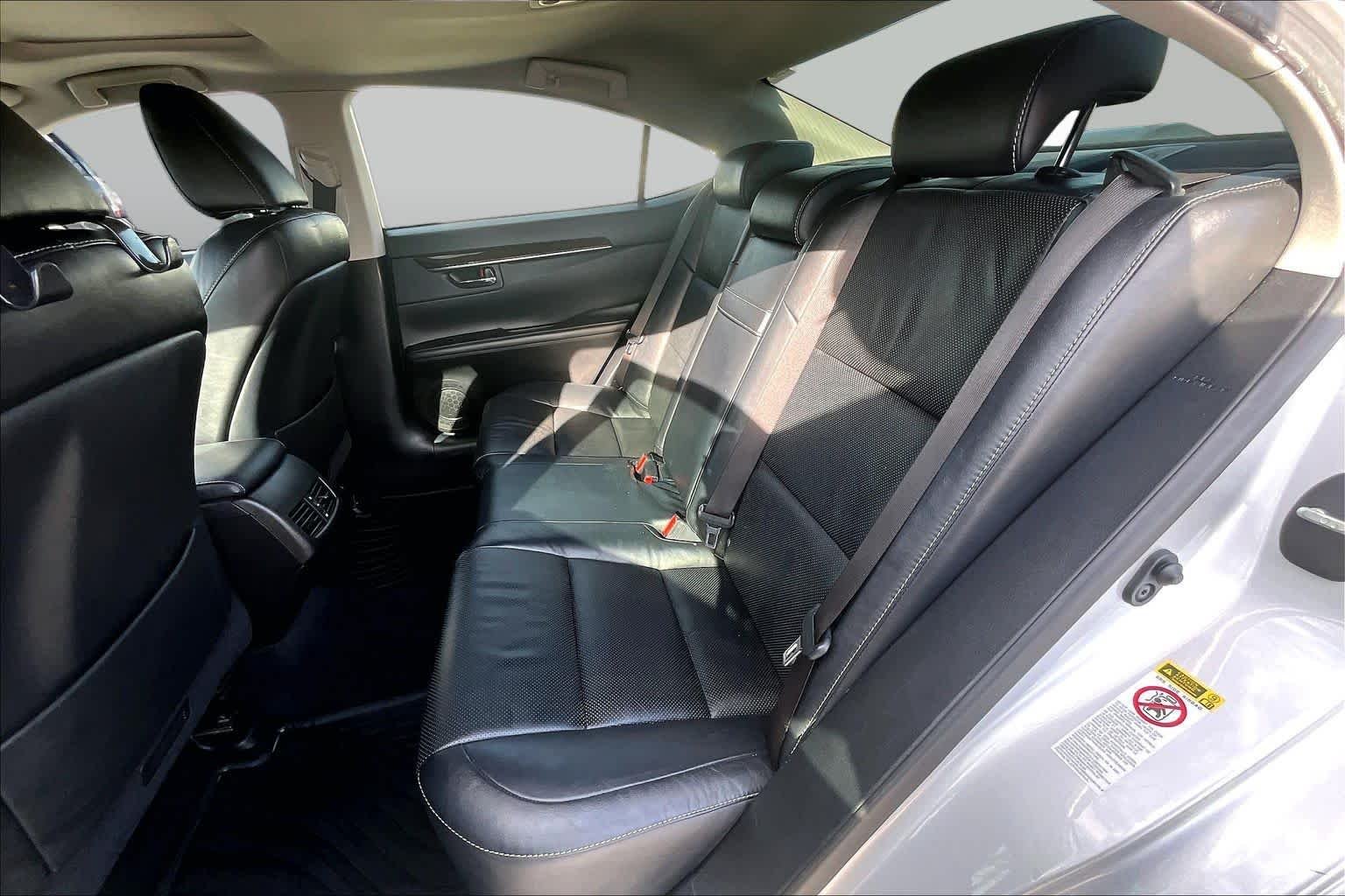 Used 2014 Silver Lining Metallic Lexus  image 21