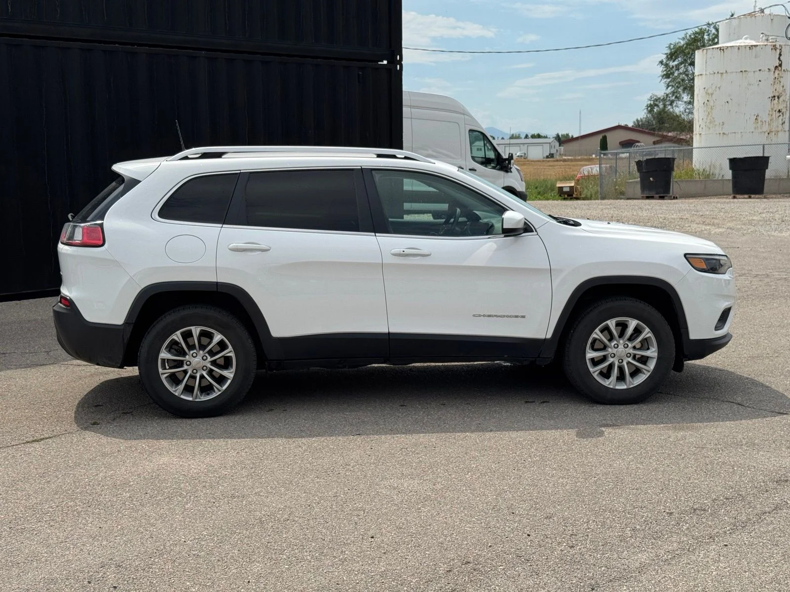 Used 2019 White Jeep Latitude Plus image 3