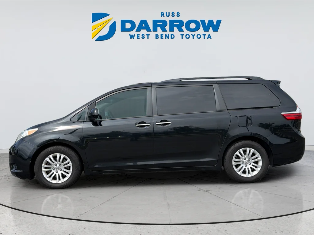 Used 2016 Black Toyota XLE image 2
