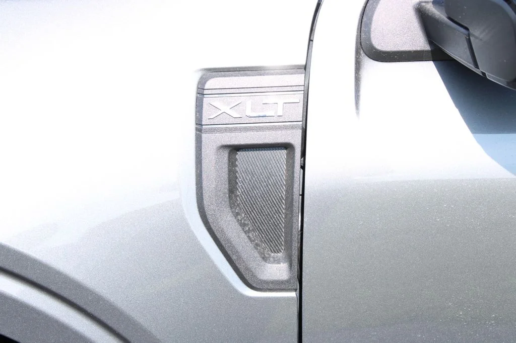 New 2026 Carbonized Gray Metallic Ford XLT image 6