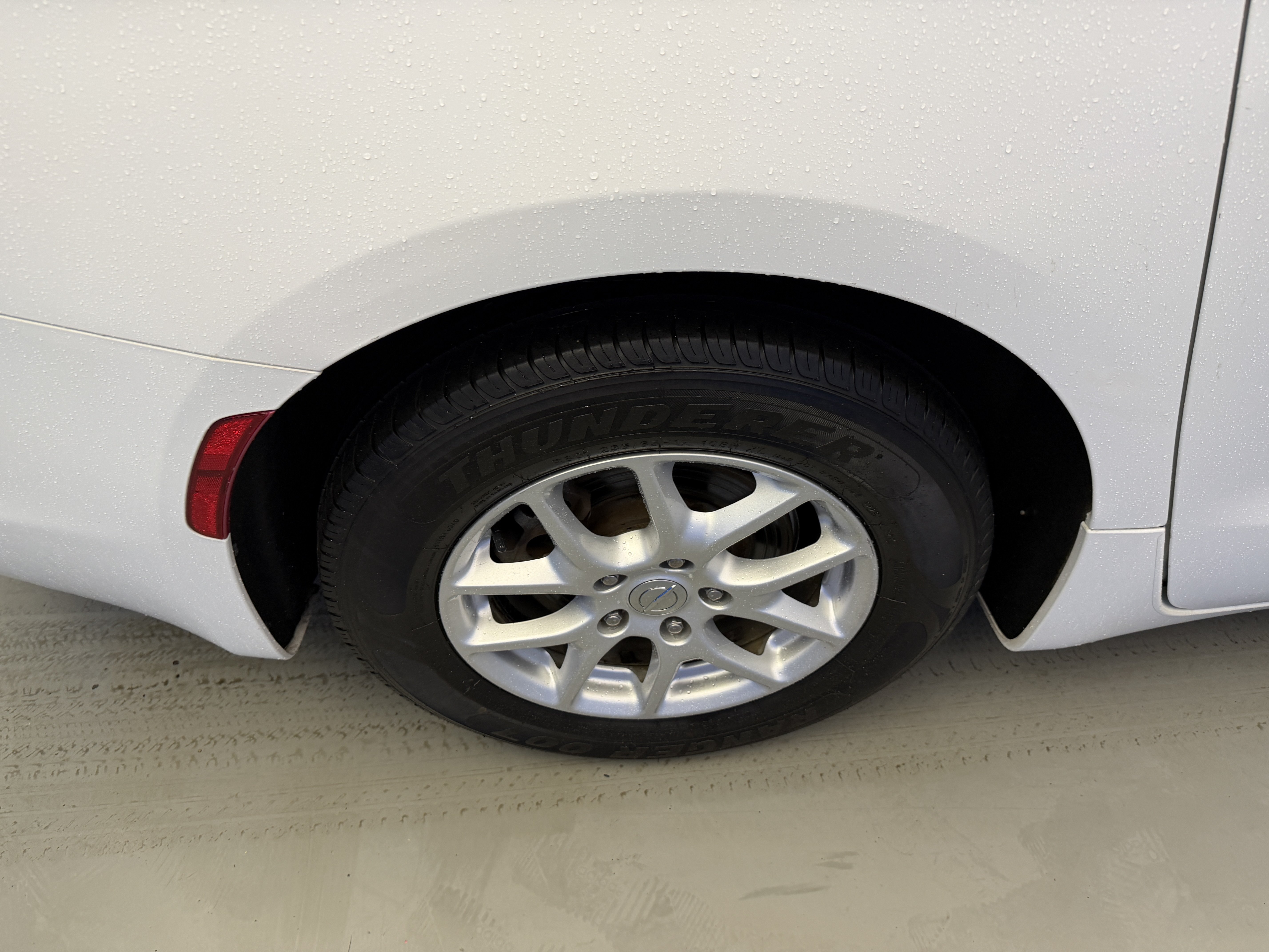 Used 2017 Bright White Clearcoat Chrysler Touring image 8