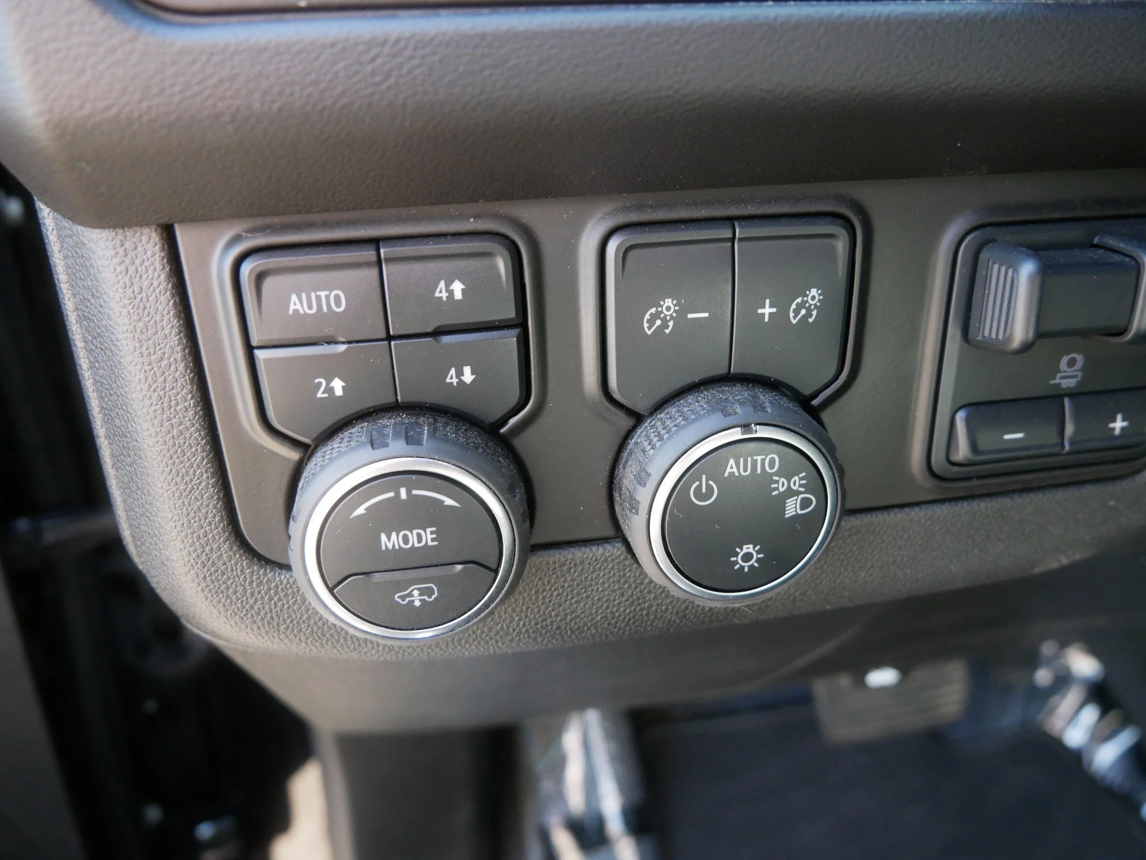 Used 2024 Black Chevrolet High Country image 31