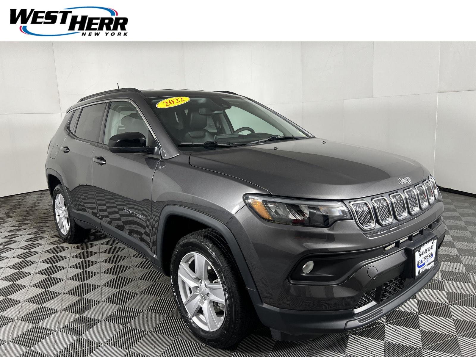 Used 2022 Granite Crystal Metallic Clearcoat Jeep Latitude image 1