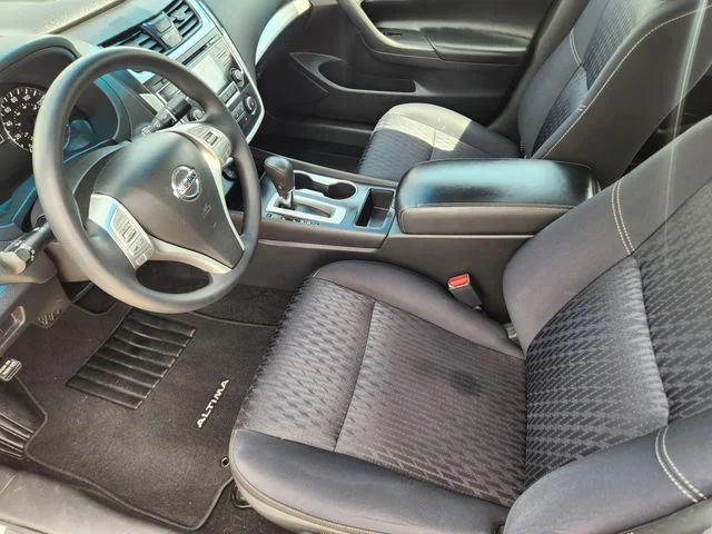 Used 2017 Brilliant Silver Metallic Nissan 2.5 S image 13