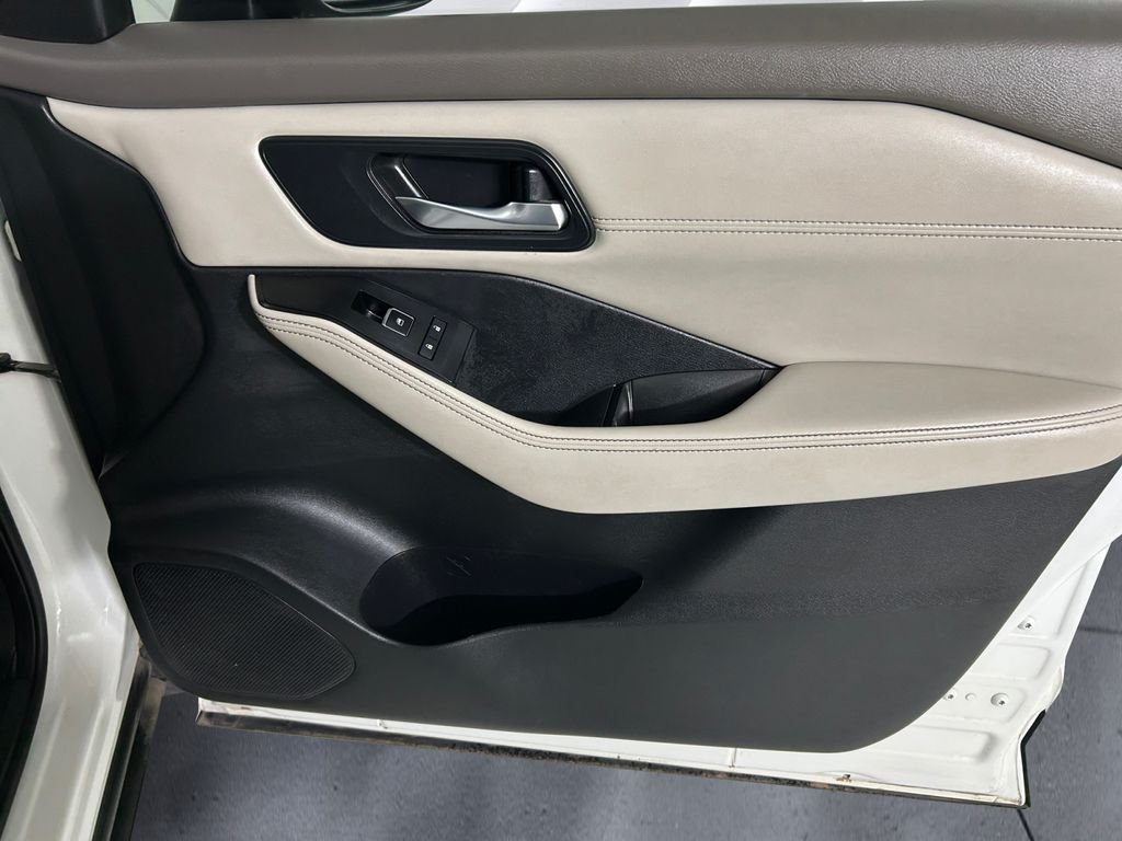 Used 2023 White Nissan SL image 15