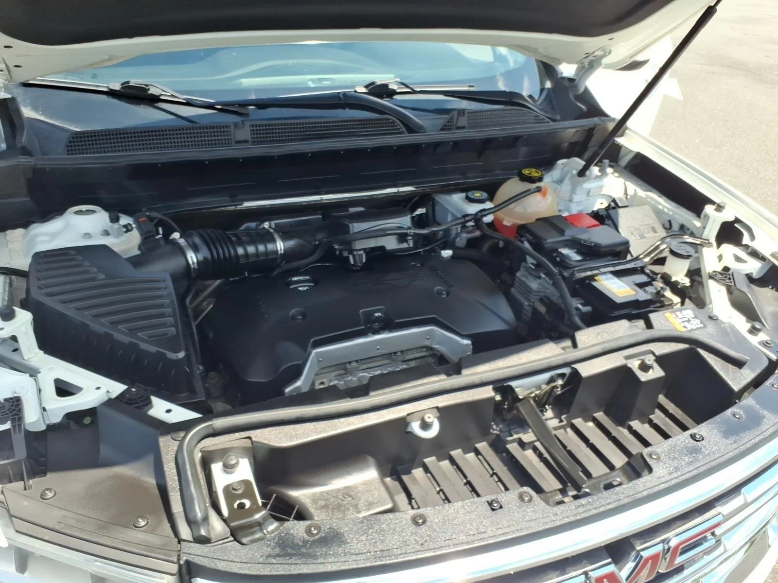 Used 2021 WHITE GMC SLE image 30