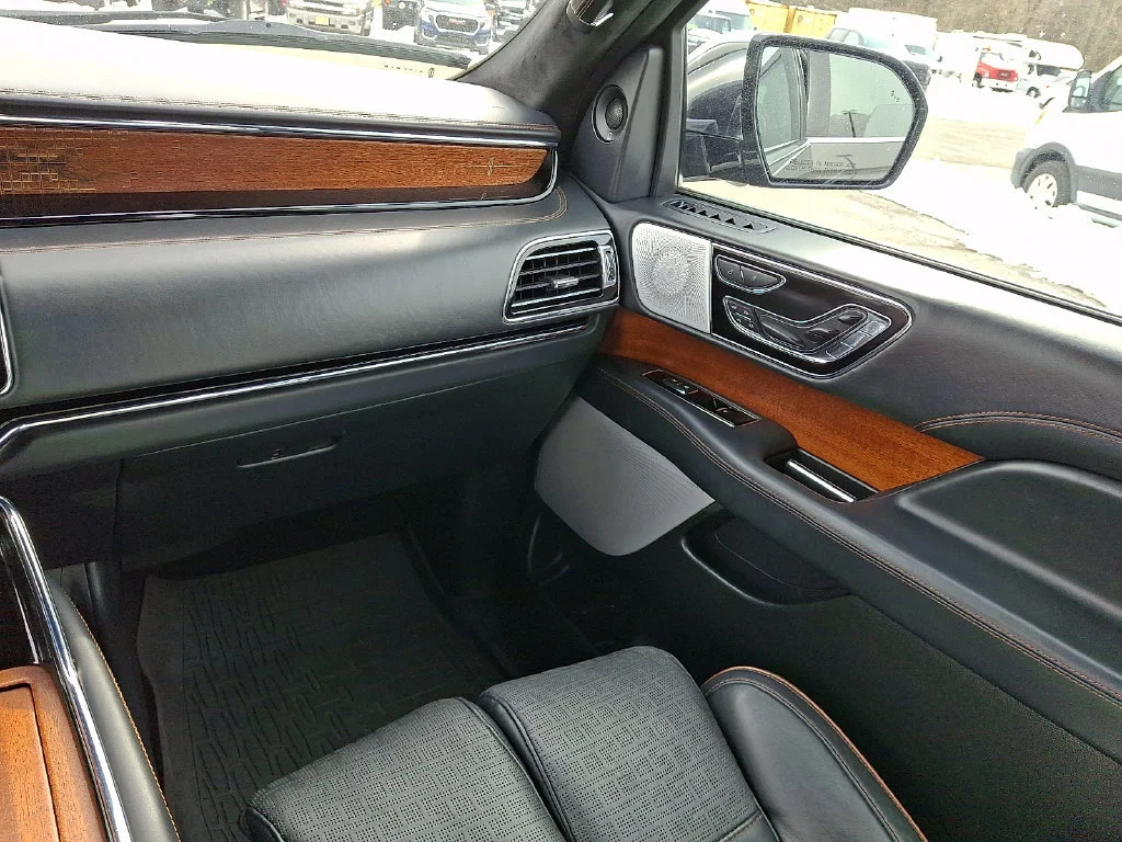 Used 2023 Gray Lincoln Black Label image 17
