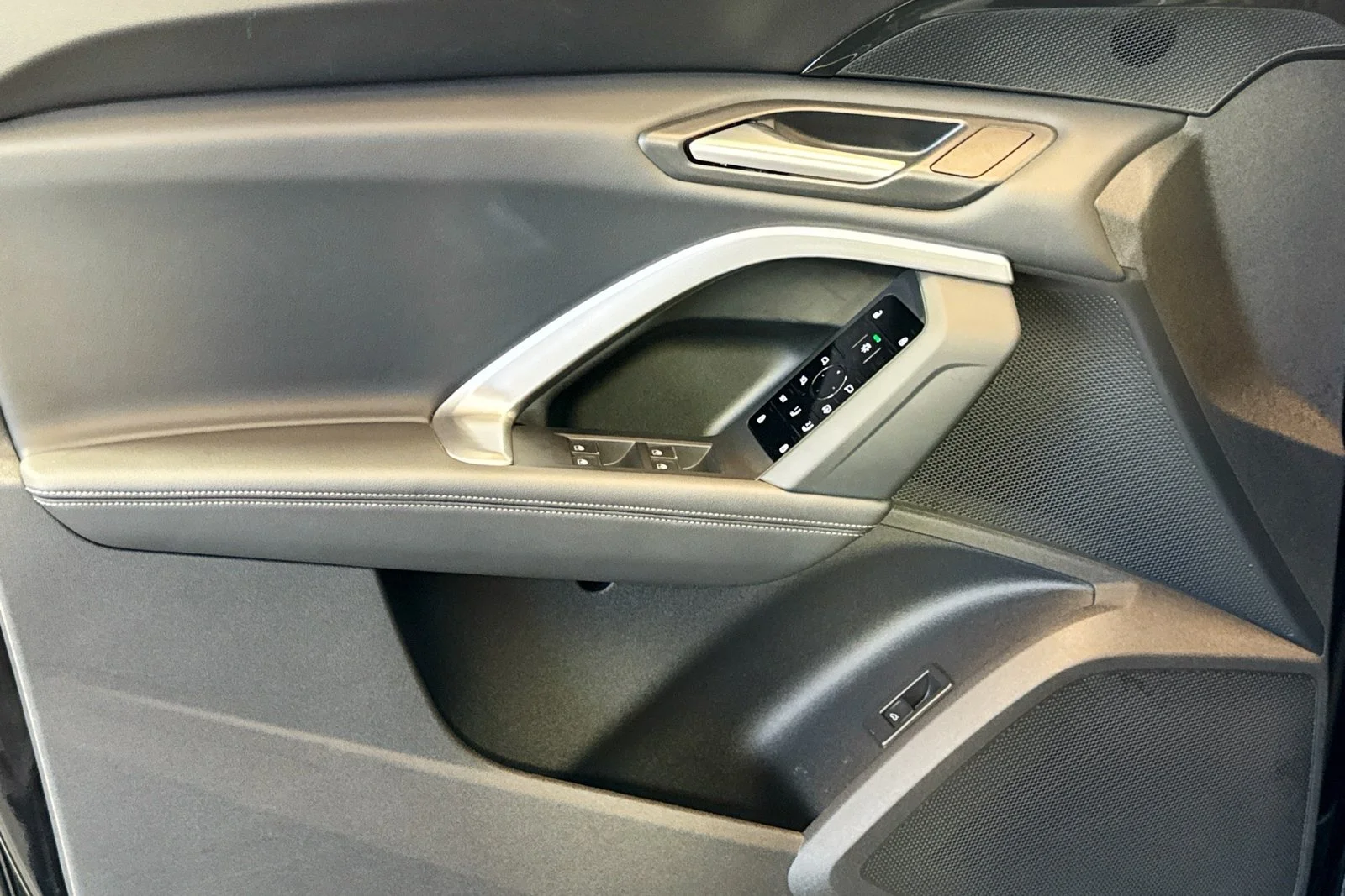 Used 2025 Mythos Balck Audi Premium image 16