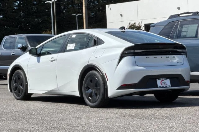New 2027 Wind Chill Pearl <sup>1</sup> Toyota  SE image 6