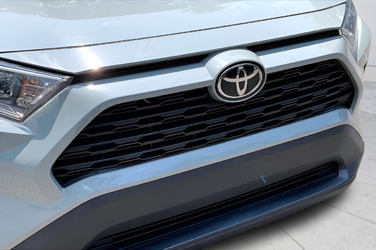 Used 2021  Toyota XLE image 36