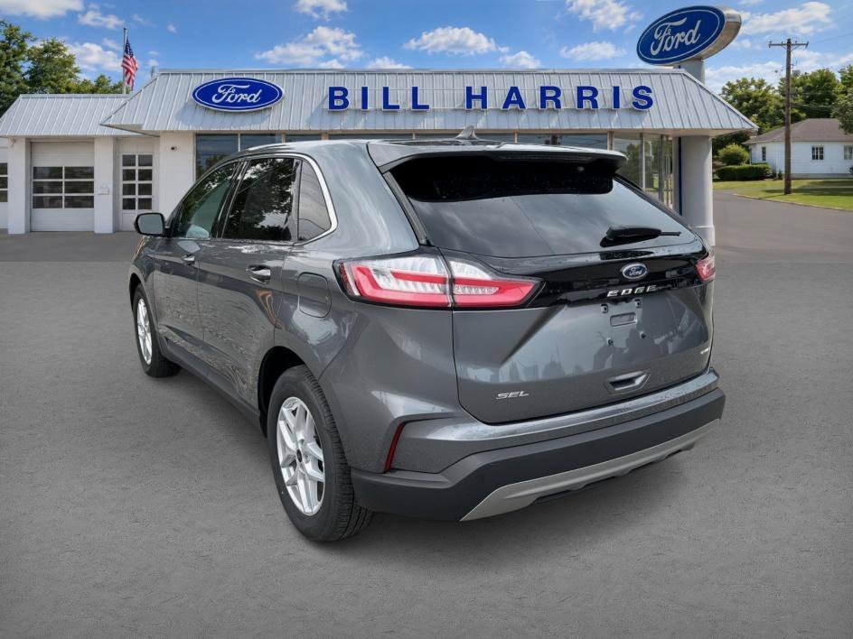 Used 2024 Gray Ford SEL image 7