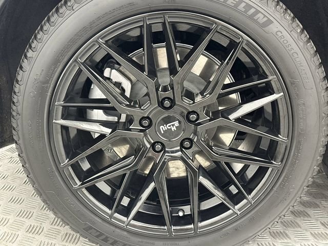 2022 Tesla Model Y Long Range - Photo 10