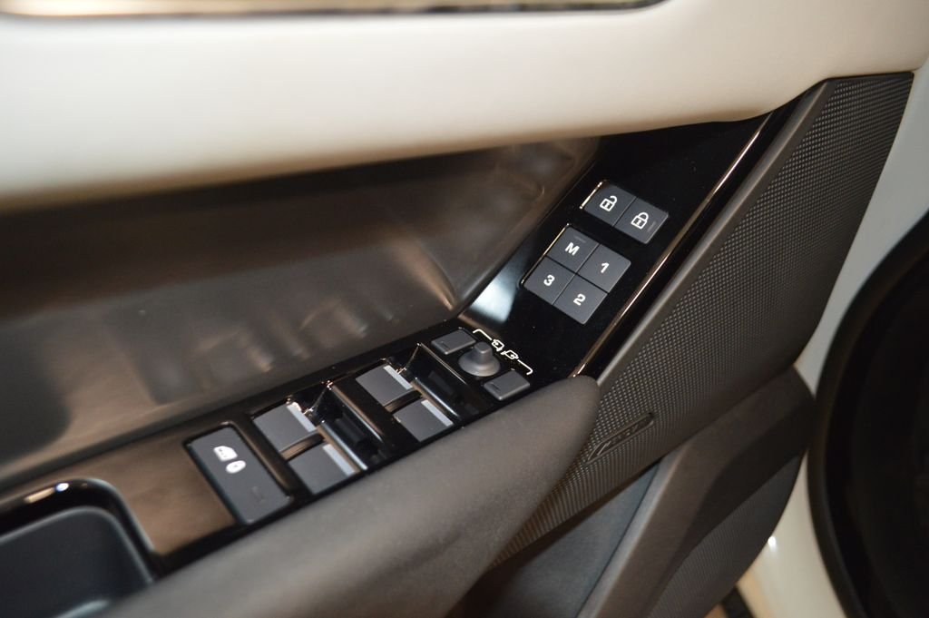 Used 2026 Fuji White Land Rover S image 18