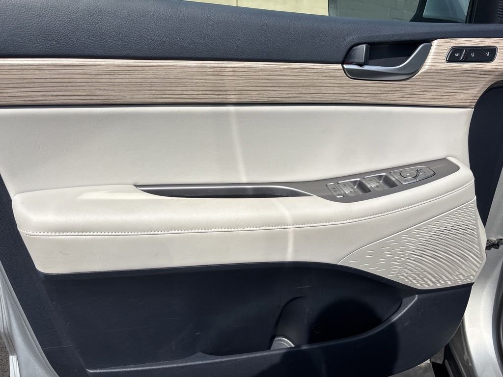 Used 2022 Silver Hyundai SEL image 14