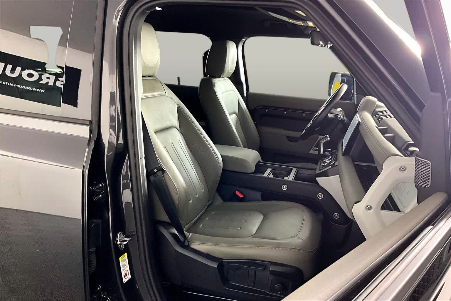 Used 2022 Eiger Grey Metallic Land Rover S image 9