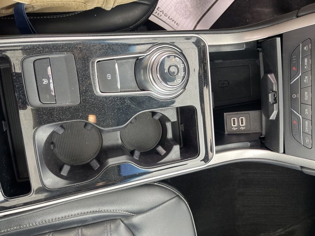 Used 2019  Ford SEL image 18
