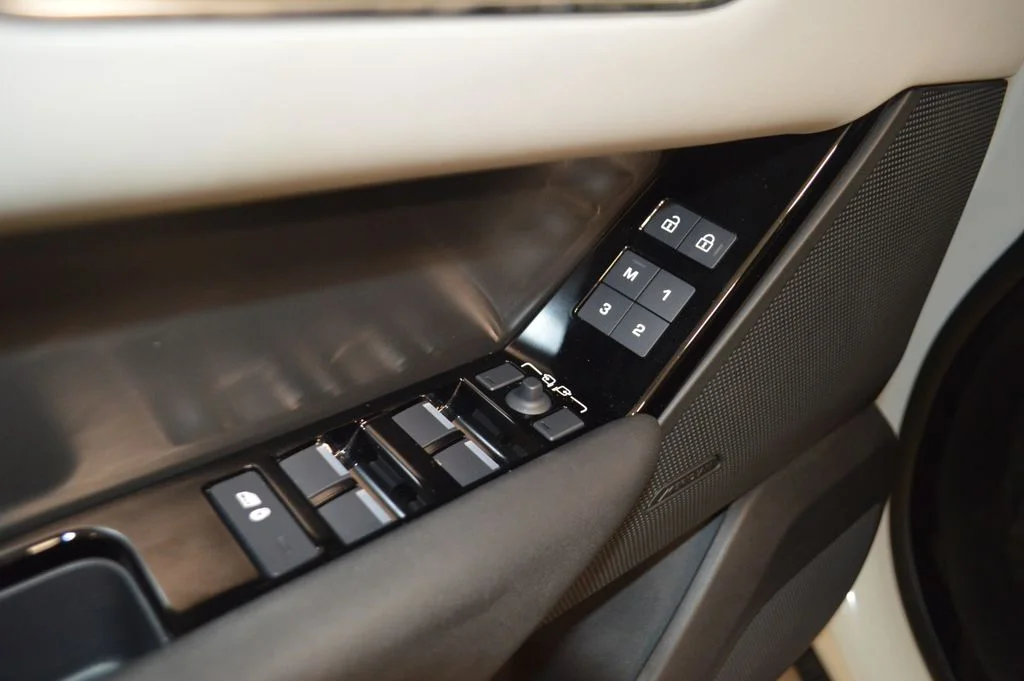 Used 2026 White Land Rover S image 18