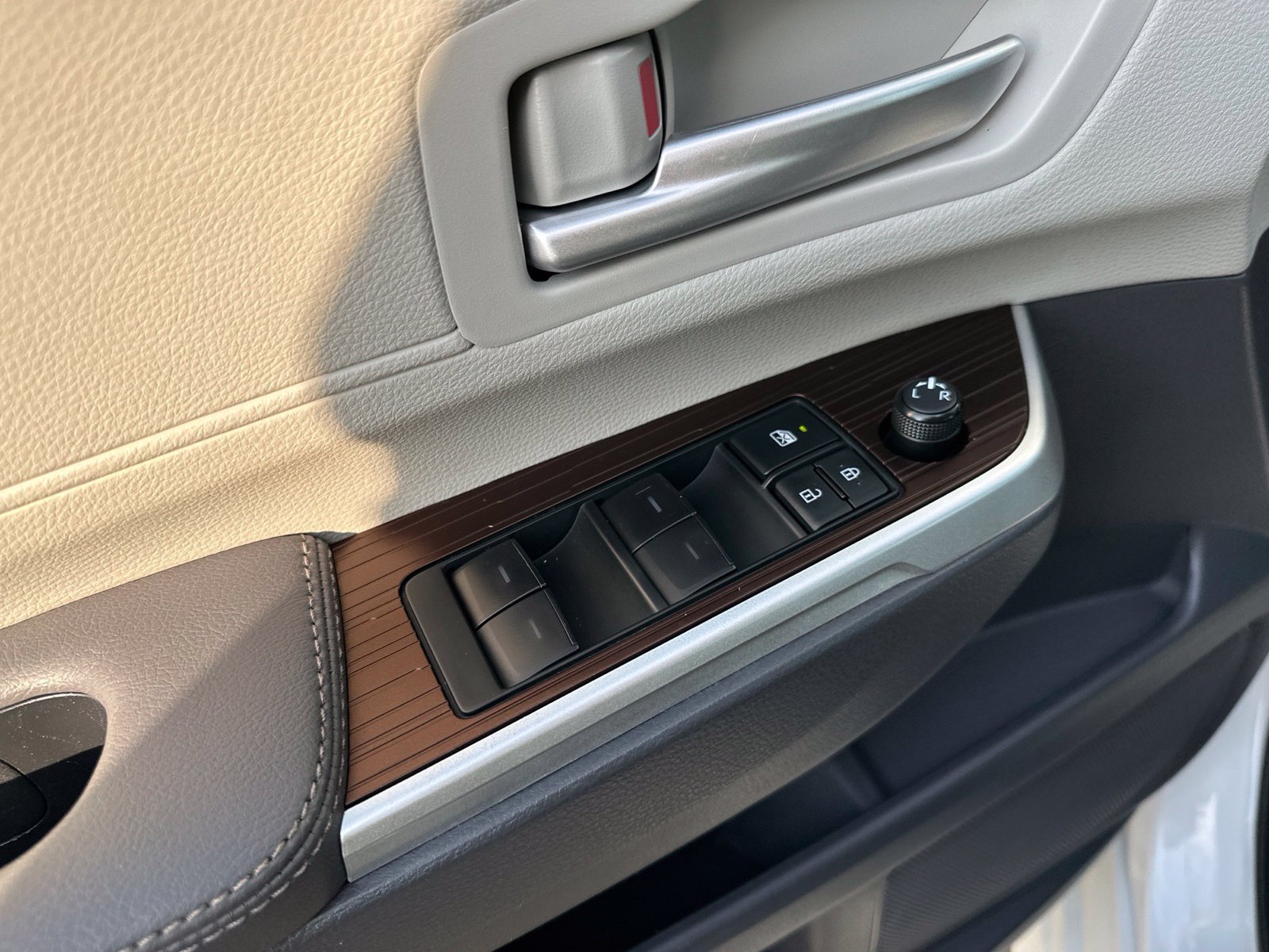 Used 2022 Beige Toyota XLE image 20