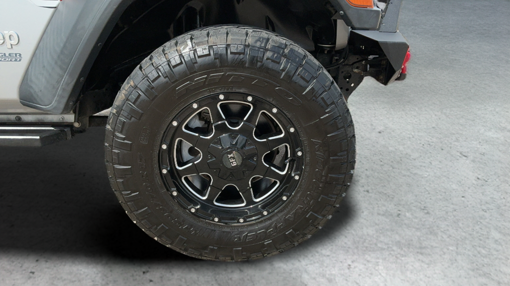 Used 2020 Silver Jeep Sport S image 19