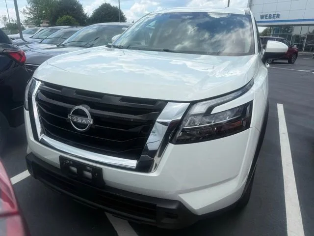 Used 2024 White Nissan SV image 2