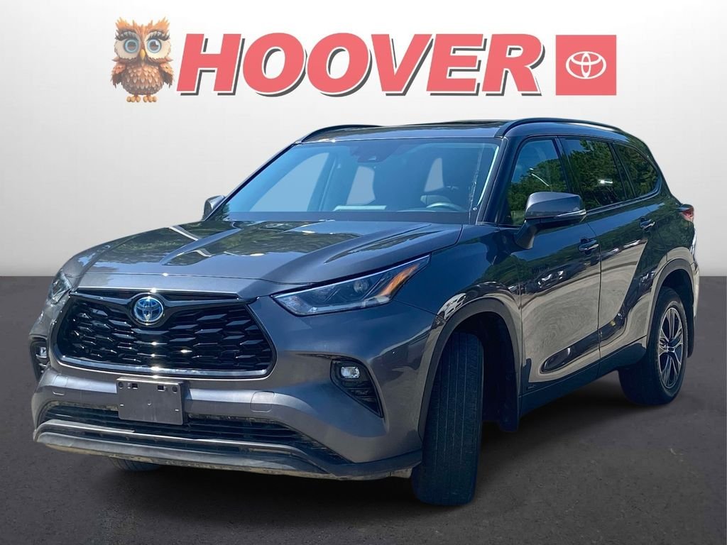 Used 2021 Gray Toyota XLE image 5