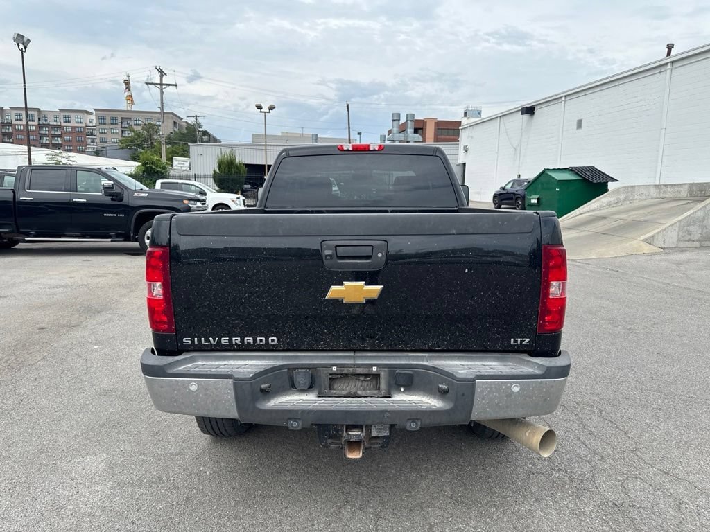Used 2011 BLACK Chevrolet LTZ image 21