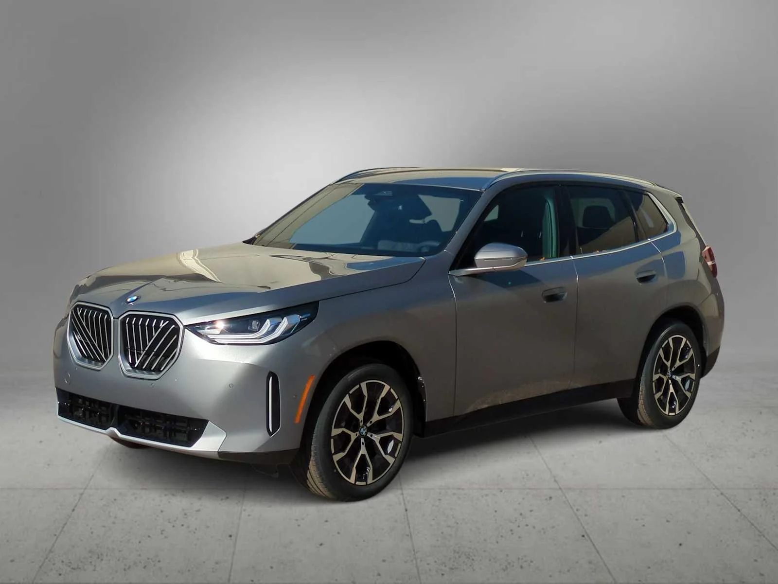 New 2026 Skyscraper Grey Metallic BMW 30 xDrive image 4