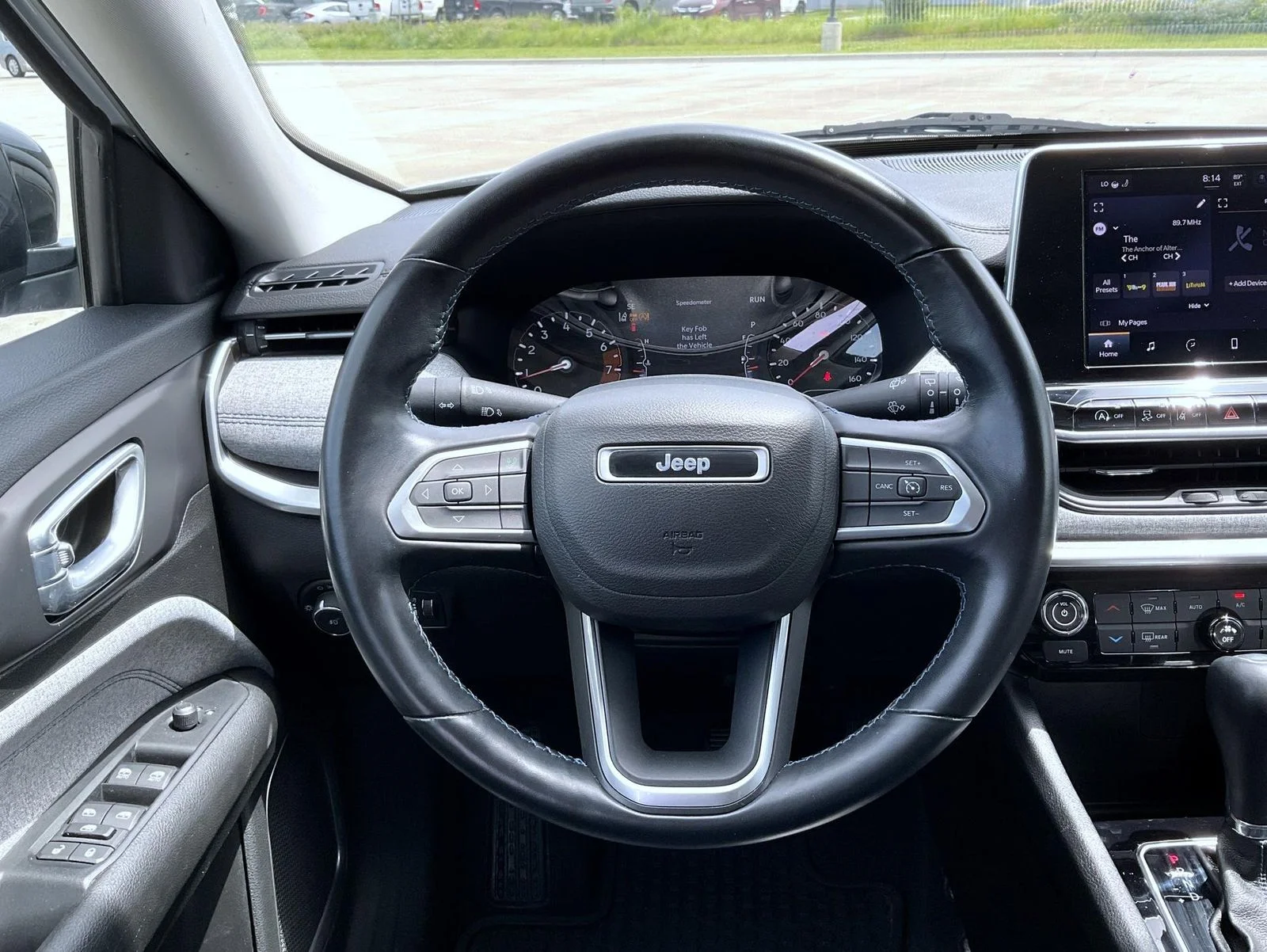 Used 2022 White Jeep Latitude image 12