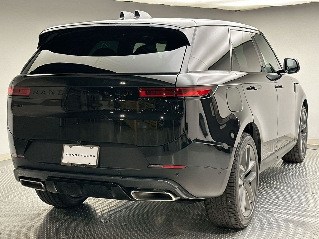 New 2027 Santorini Black Metallic Land Rover SE image 3