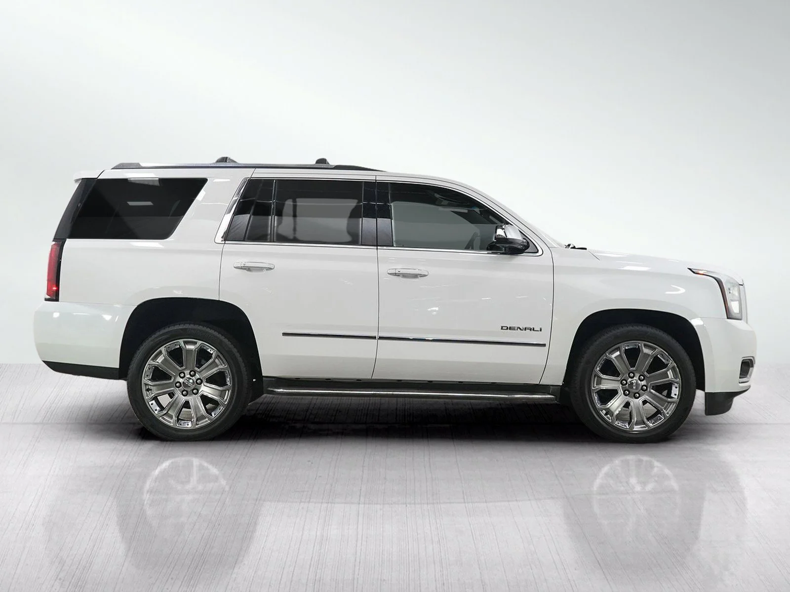 Used 2015 White GMC Denali image 6
