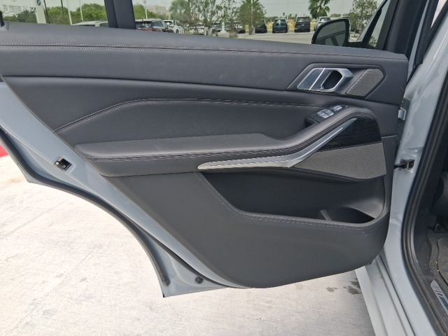 Used 2024 Gray BMW xDrive40i image 15