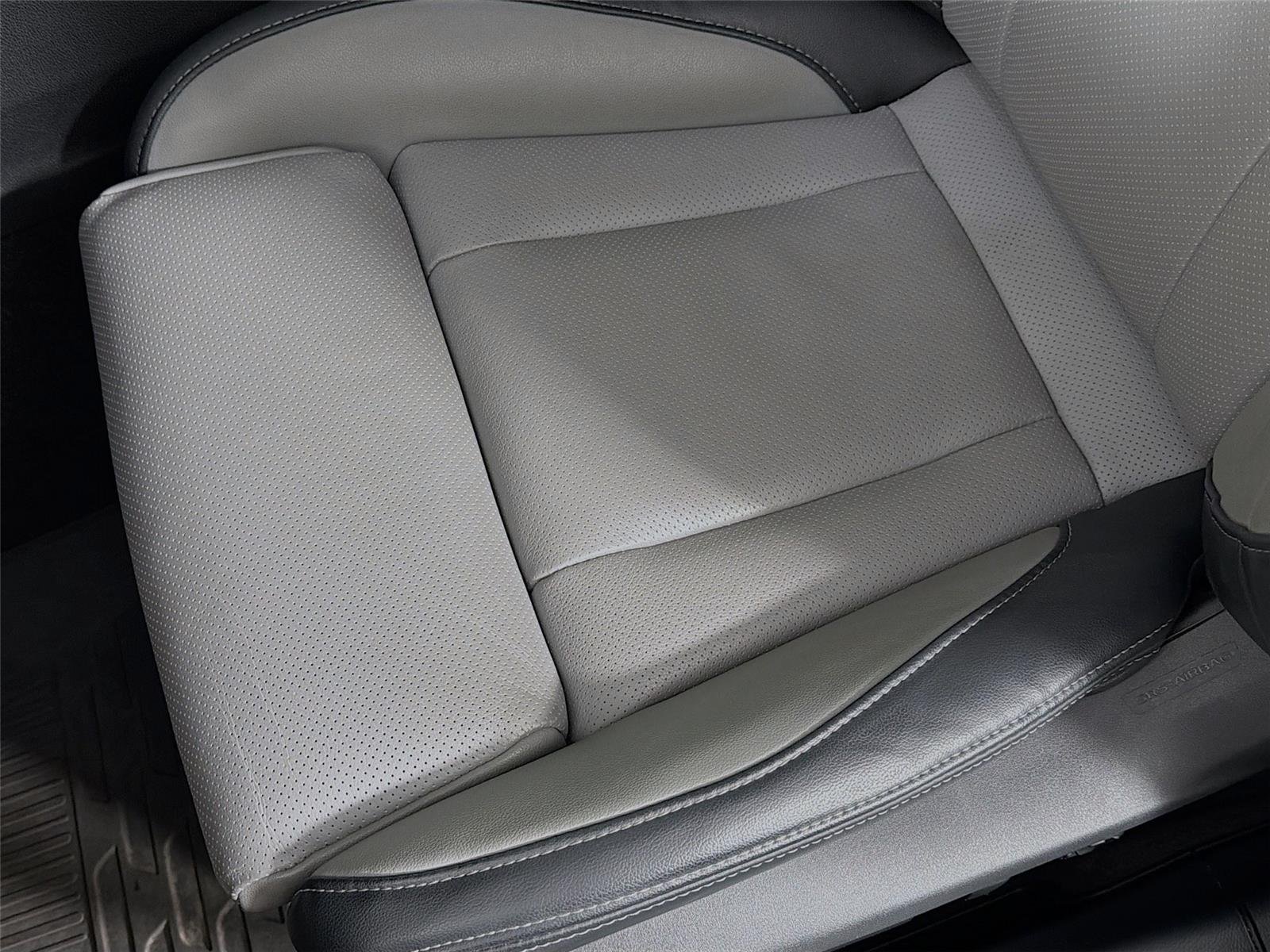 Used 2025 Ice Silver Metallic Subaru Limited image 15