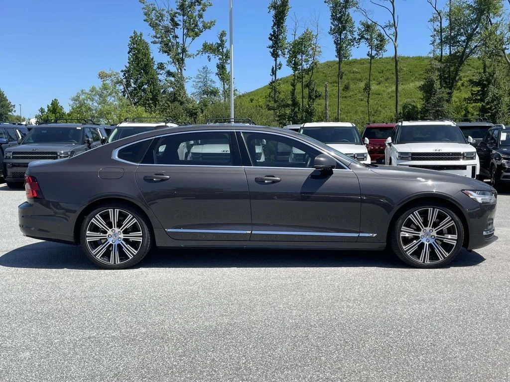 Certified Used 2023 Platinum Grey Volvo Ultimate image 30