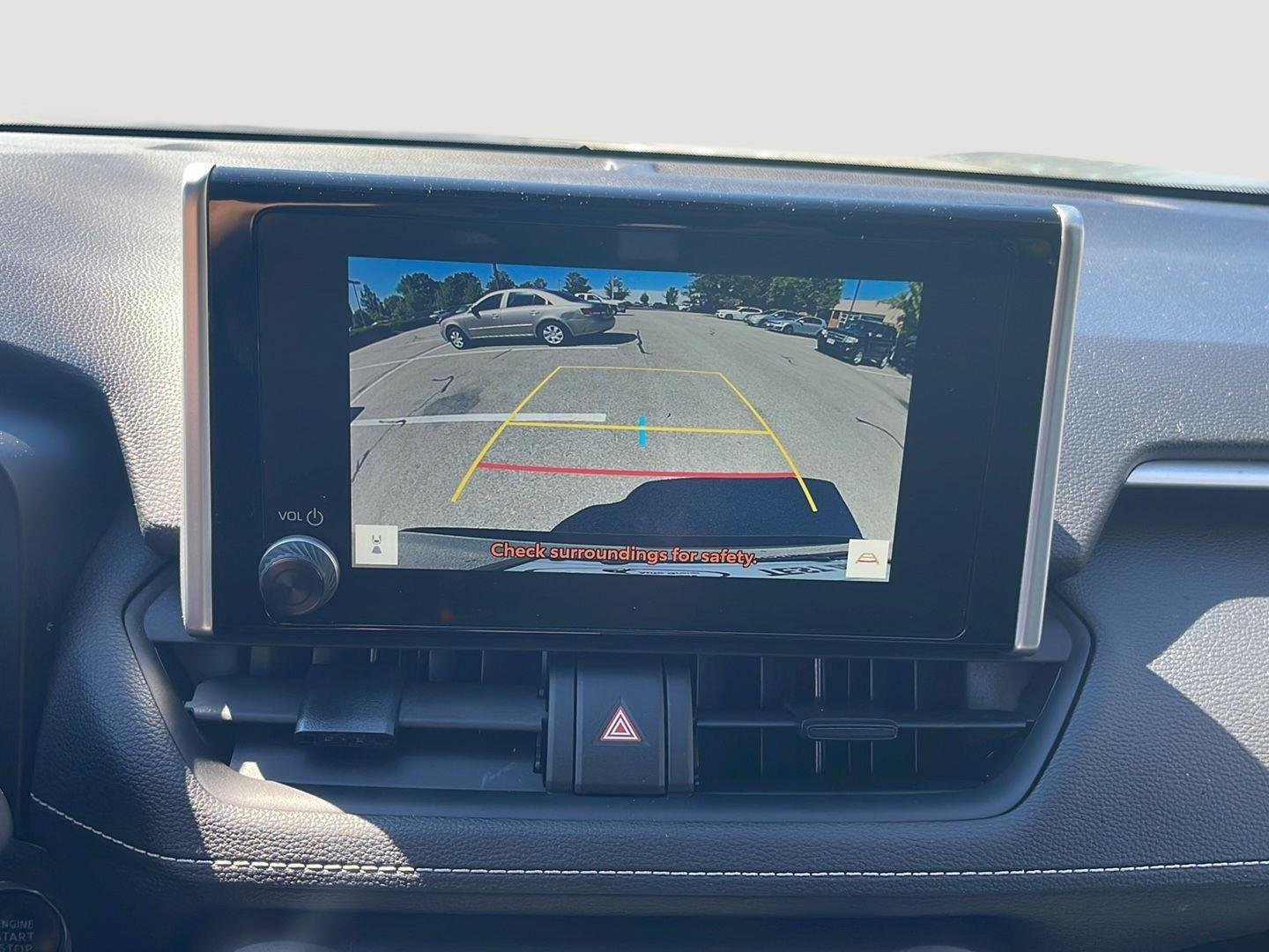 2025 Toyota RAV4 XLE - Photo 31