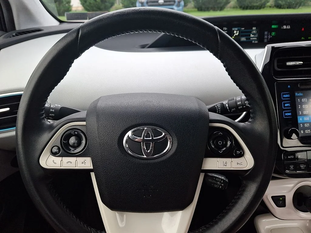 Certified Used 2018 Beige Toyota Three image 19
