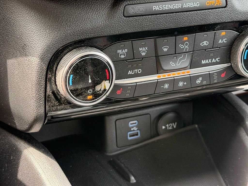 Used 2022 Blue Ford SEL image 25