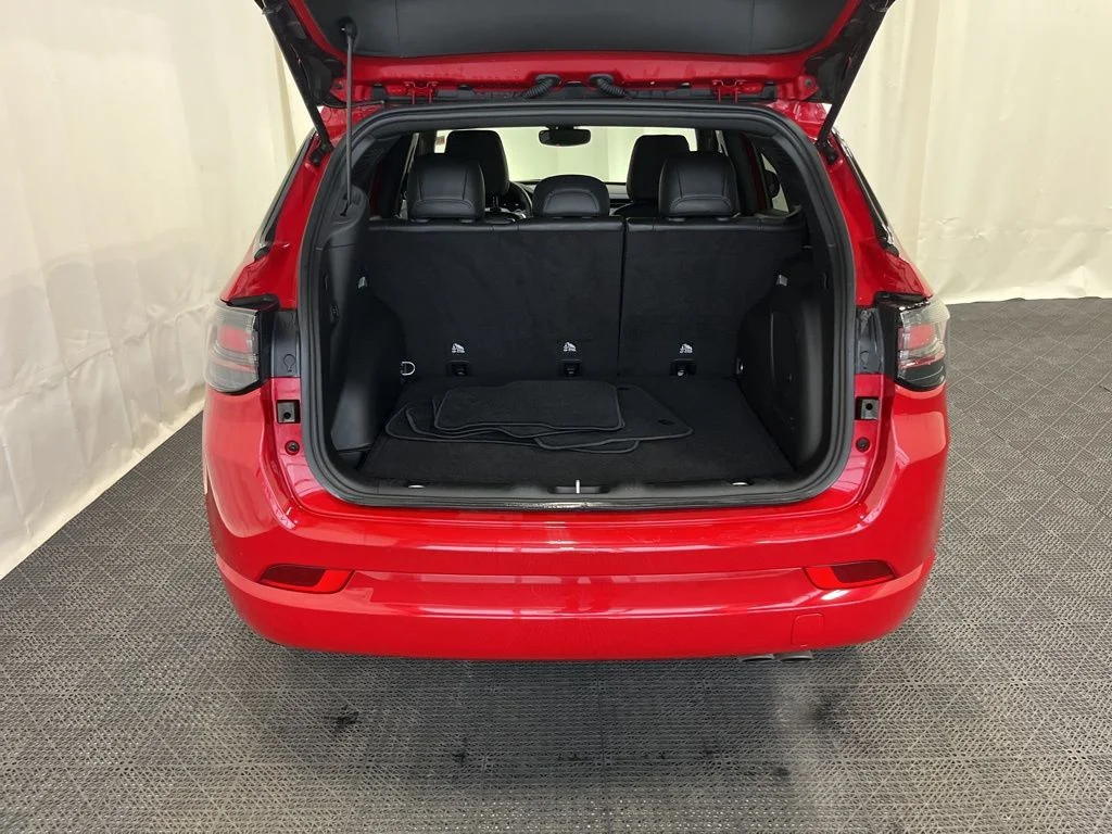 Used 2022 Red Jeep High Altitude image 23