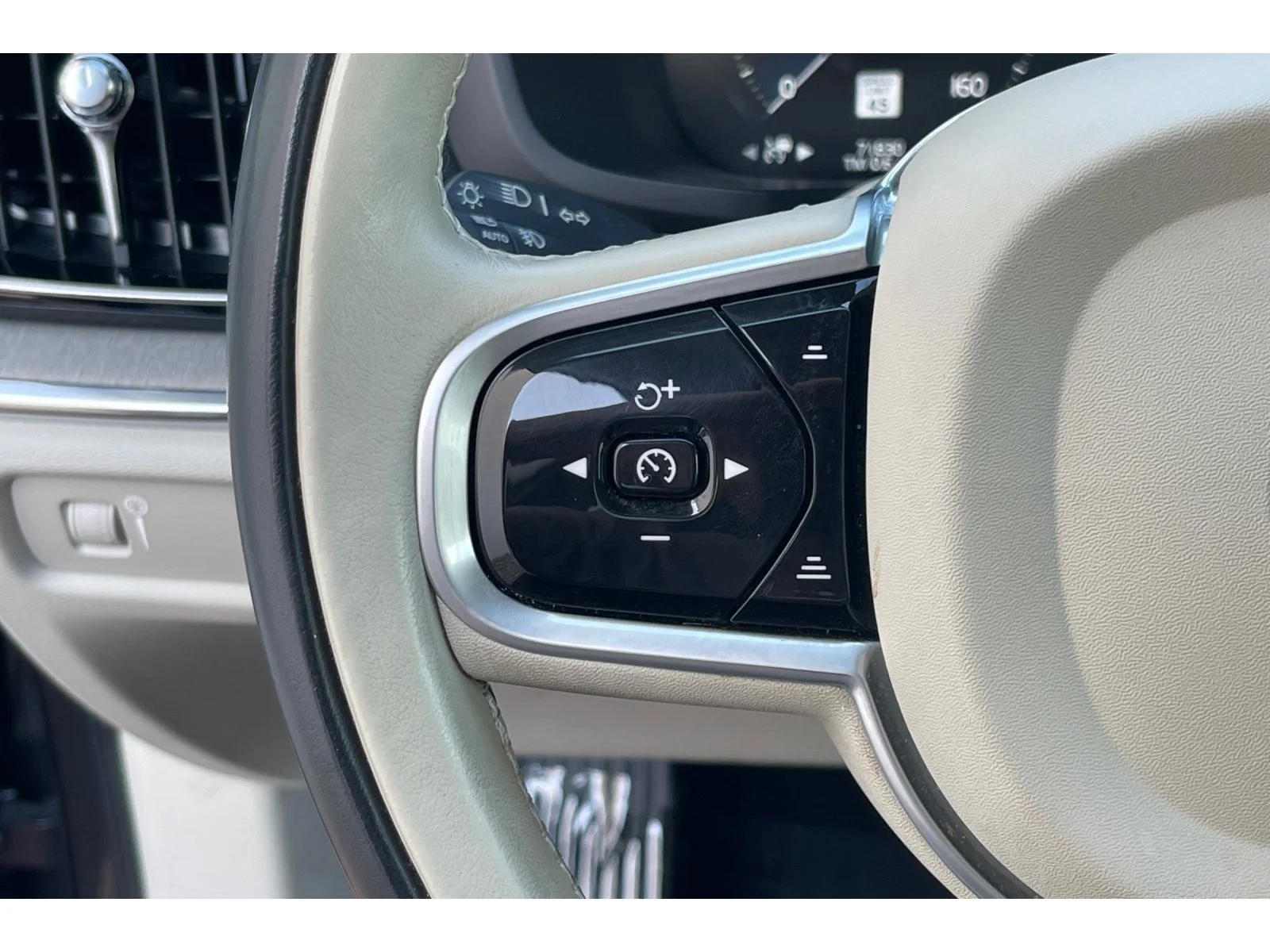 Used 2022 Pine Grey Metallic Volvo T5 image 36