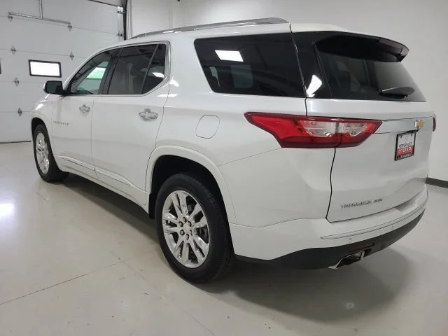 Used 2020 Iridescent Pearl Tricoat Chevrolet High Country image 4