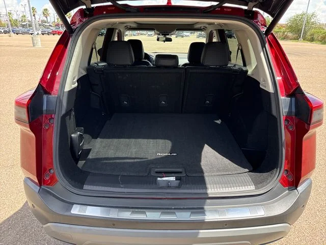 Used 2022 Red Nissan SV image 15