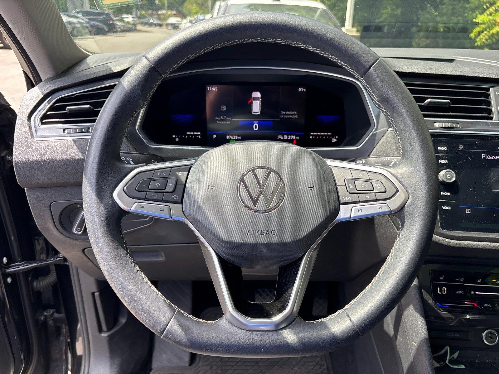 Used 2023 Deep Black Pearl Volkswagen SE image 17
