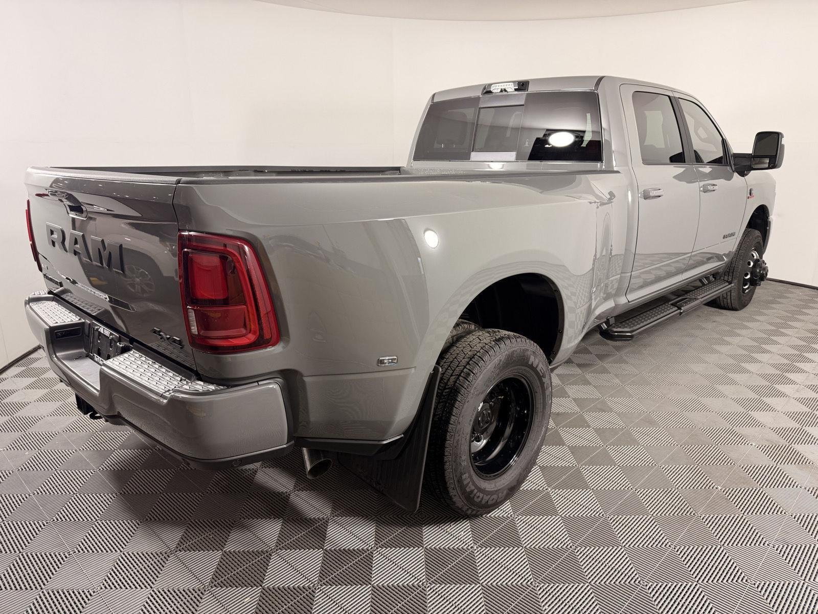 2026 RAM 3500 Laramie - Photo 8