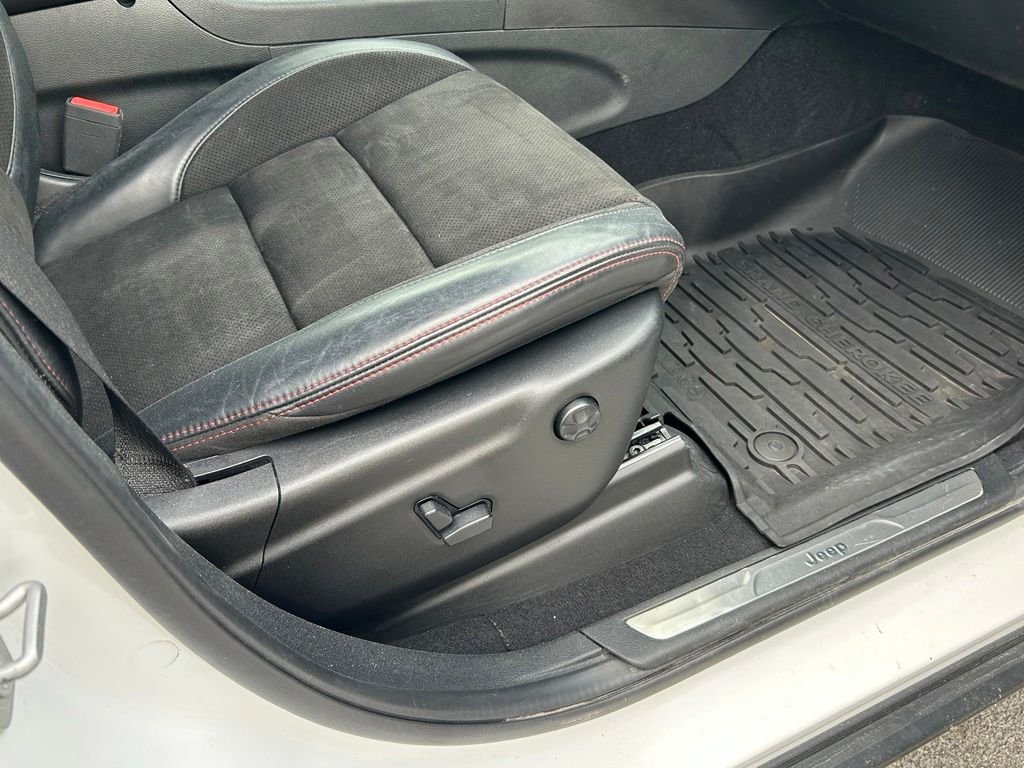 Used 2020 White Jeep Trailhawk image 41