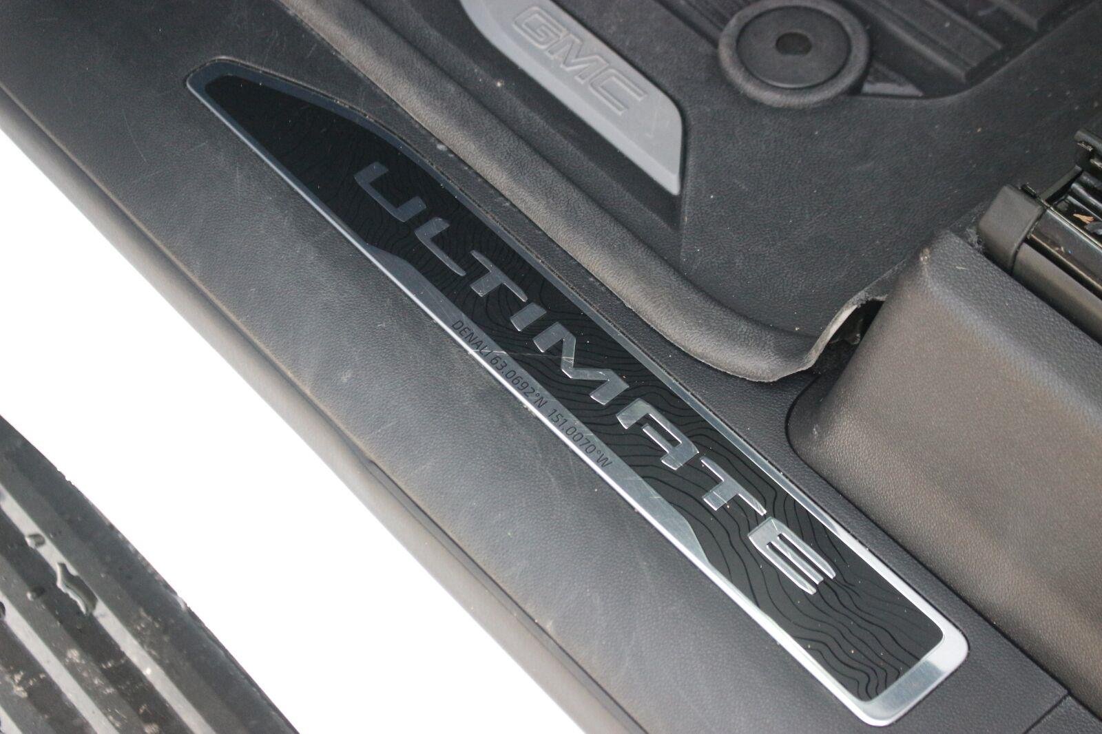 Used 2025 White Frost Tricoat GMC Denali Ultimate image 19