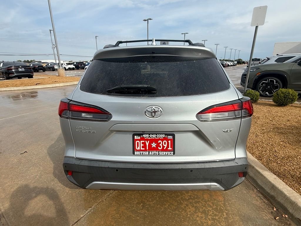 Used 2022 Silver Toyota XLE image 4